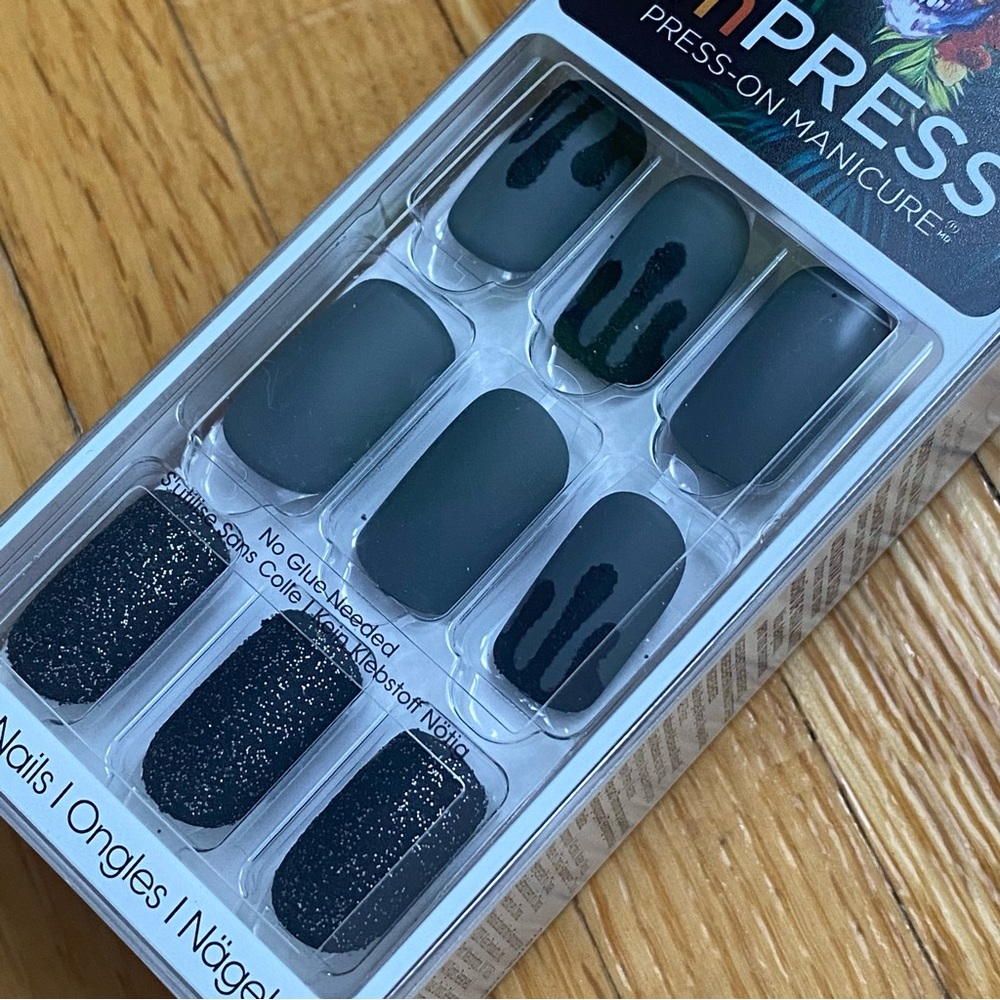 Kiss imPRESS Glow in the Dark Press On Gels Nails